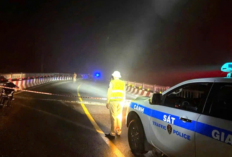 Xuất hiện vết nứt nguy hiểm, phong tỏa đèo D’Ran -0