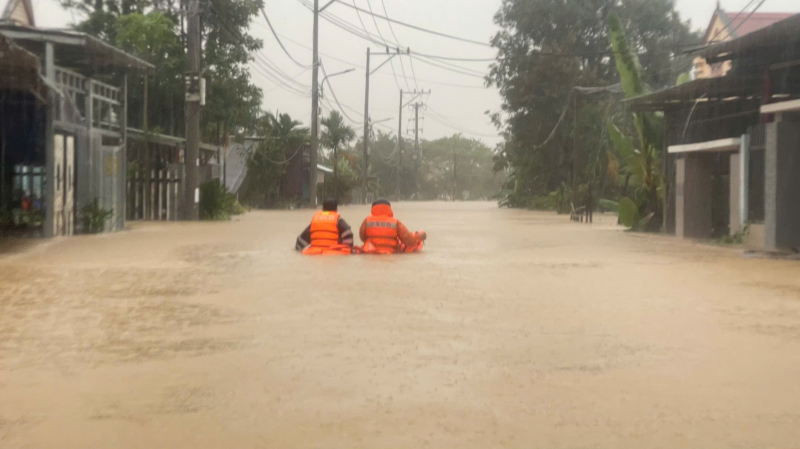 Đà Nẵng căng mình trong lũ, 6 người chết, 4 người mất tích, hàng chục nghìn hộ ngập sâu -0