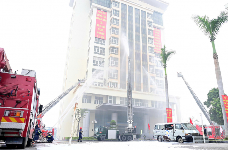 Hải Phòng huy động hơn 1 nghìn người diễn tập chữa cháy và CNCH -0