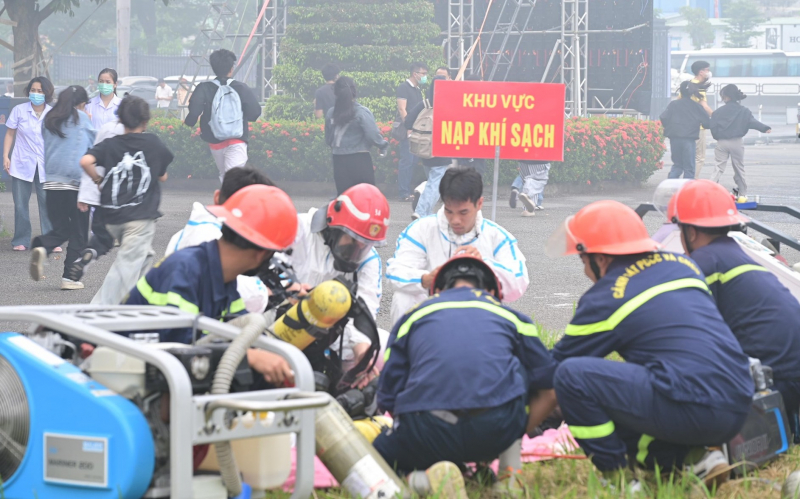 Hải Phòng huy động hơn 1 nghìn người diễn tập chữa cháy và CNCH -0