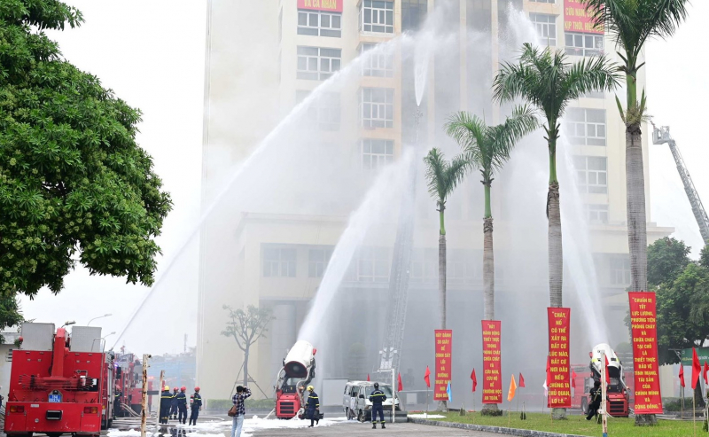 Hải Phòng huy động hơn 1 nghìn người diễn tập chữa cháy và CNCH -0