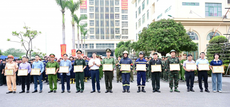 Hải Phòng huy động hơn 1 nghìn người diễn tập chữa cháy và CNCH -0