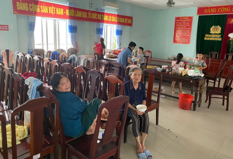 Công an TP Huế -  điểm tựa vững chắc giúp người dân vượt qua thiên tai -0