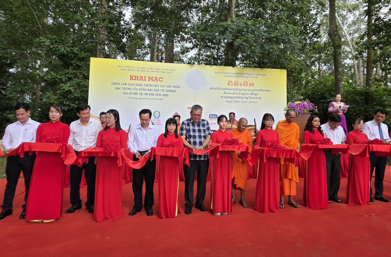 Vĩnh Long: Tuần lễ Văn hóa, Thể thao và Du lịch chào mừng lễ hội Ok Om Bok năm 2025 -0