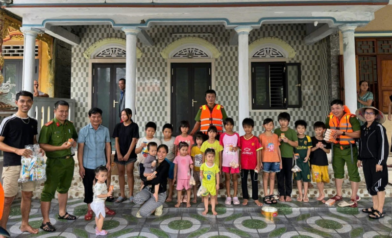 Công an TP Huế -  điểm tựa vững chắc giúp người dân vượt qua thiên tai -0