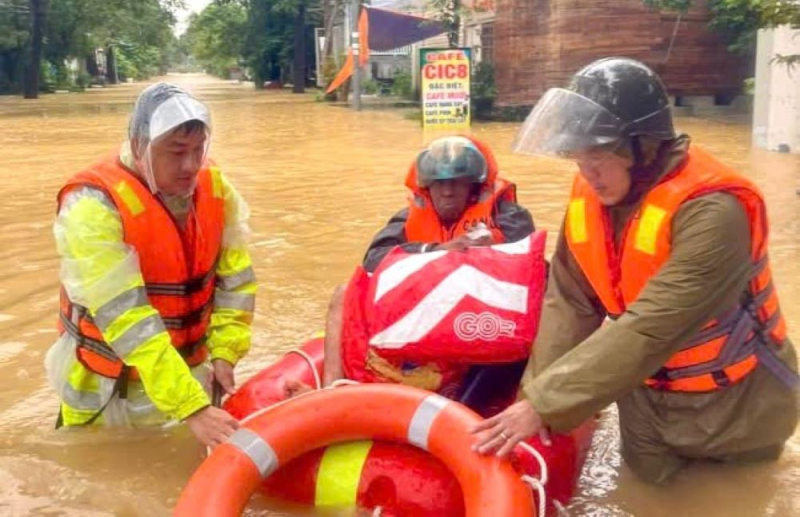 Công an TP Huế -  điểm tựa vững chắc giúp người dân vượt qua thiên tai -1