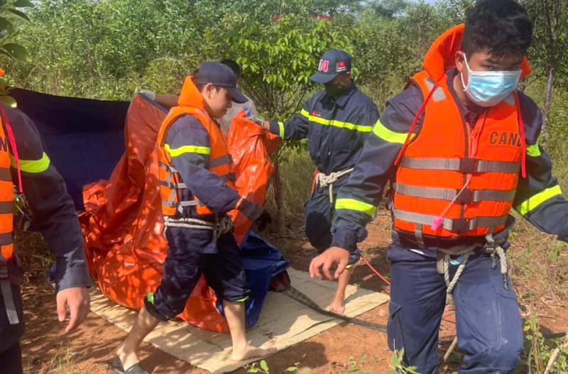 Tìm thấy thi thể nam thanh niên dưới sông Sêrêpốk, nghi nhảy cầu tự tử -0