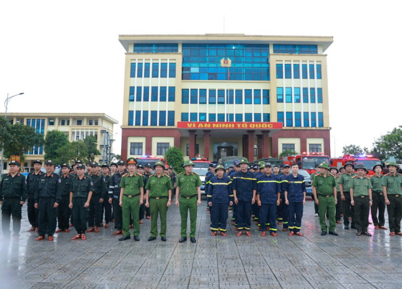 Công an Quảng Trị xuất quân hỗ trợ Thành phố Huế khắc phục hậu quả mưa lũ  -0