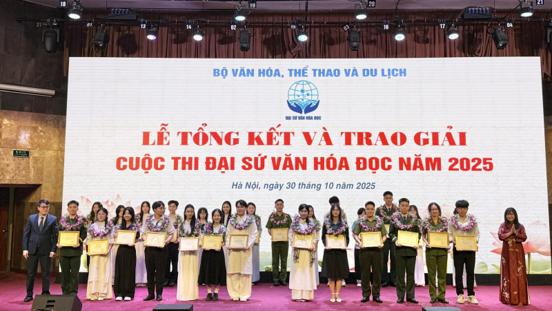 6 collectieven en individuen van de People's Public Security wonnen de National Reading Culture Ambassador Contest 2025 -0