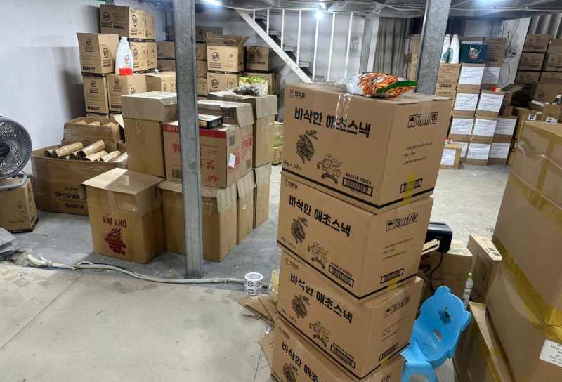 TP Hồ Chí Minh: Phát hiện hơn 1.000 sản phẩm thực phẩm “ba không” tại một điểm kinh doanh -0