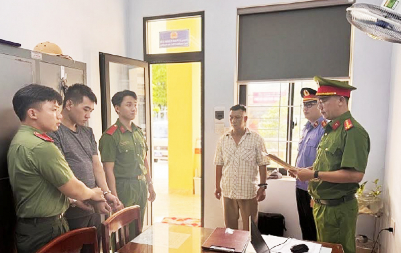 Bắt kẻ cuồng ghen, phóng hoả khiến 2 vợ chồng người tình tử vong -0 Bắt kẻ cuồng ghen, phóng hoả khiến 2 vợ chồng người tình tử vong -0