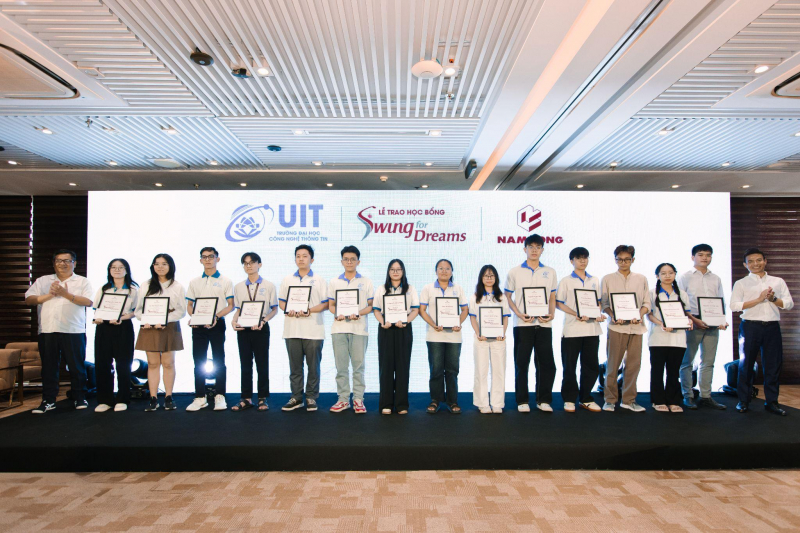 นามลองมอบทุนการศึกษา “Swing For Dreams” ปี 2568 จำนวน 84 ทุน มูลค่ารวม 840 ล้านดอง ให้แก่นักเรียน -0