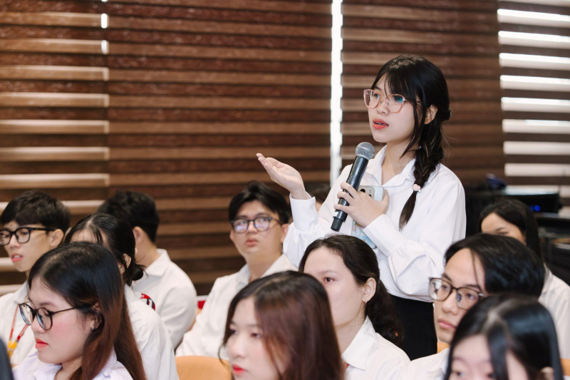 นามลองมอบทุนการศึกษา “Swing For Dreams” ปี 2568 จำนวน 84 ทุน มูลค่ารวม 840 ล้านดอง ให้แก่นักเรียน -1