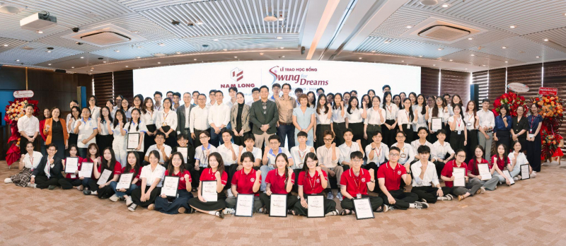 นามลองมอบทุนการศึกษา “Swing For Dreams” ปี 2568 จำนวน 84 ทุน มูลค่ารวม 840 ล้านดอง ให้แก่นักเรียน -0