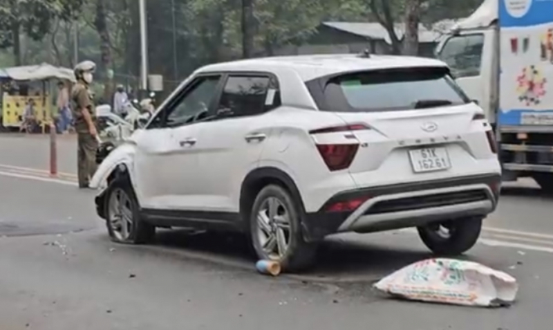 Tai nạn liên hoàn, tài xế xe máy kéo rơ-mooc chở rác tử vong tại chỗ -0