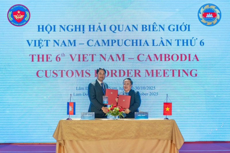 Hải quan Việt Nam - Campuchia tăng cường hợp tác trong đấu tranh chống buôn lậu -0