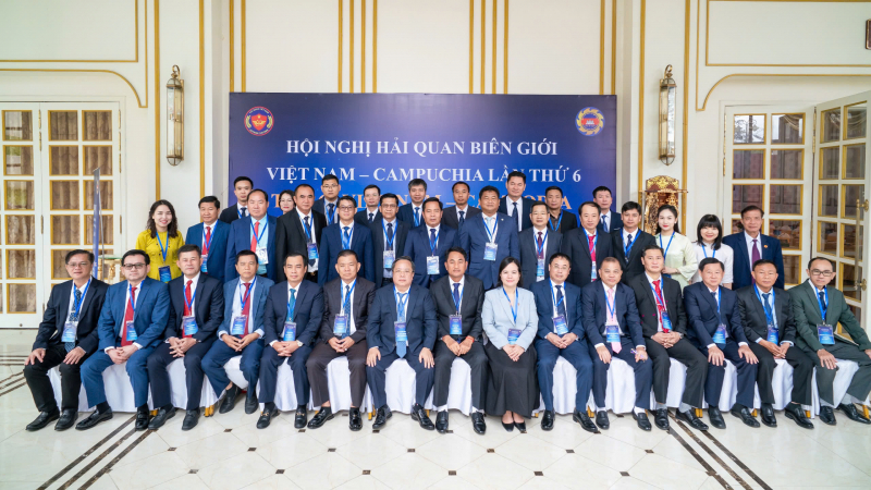 Hải quan Việt Nam - Campuchia tăng cường hợp tác trong đấu tranh chống buôn lậu -0