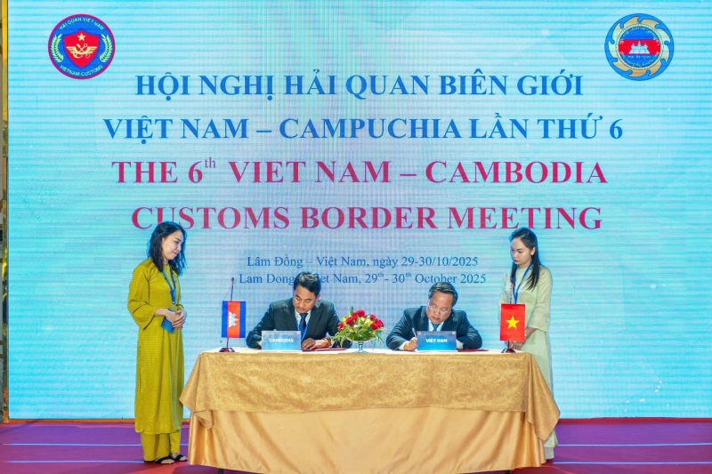 Hải quan Việt Nam - Campuchia tăng cường hợp tác trong đấu tranh chống buôn lậu -1