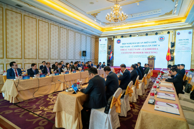 Hải quan Việt Nam - Campuchia tăng cường hợp tác trong đấu tranh chống buôn lậu -0