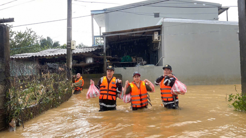 Bệnh viện 199 và Đoàn Cảnh sát đặc nhiệm số 3: Hành trình nhân ái giữa biển nước -0