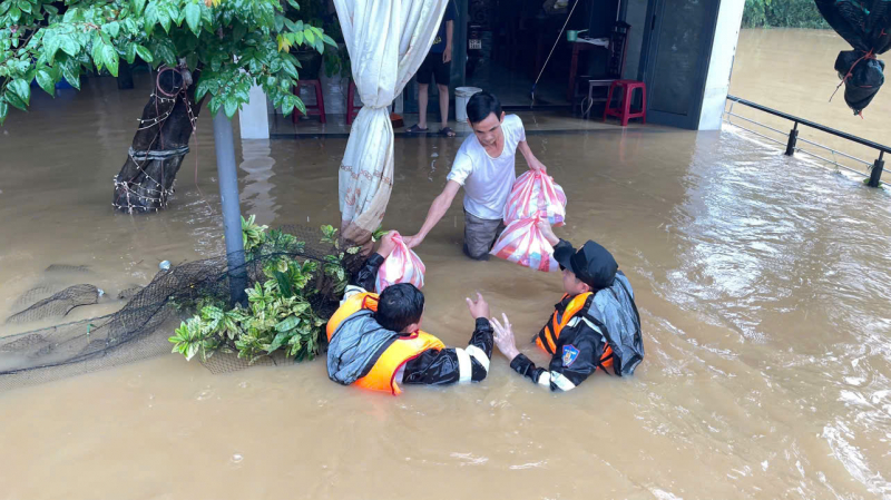 Bệnh viện 199 và Đoàn Cảnh sát đặc nhiệm số 3: Hành trình nhân ái giữa biển nước -0