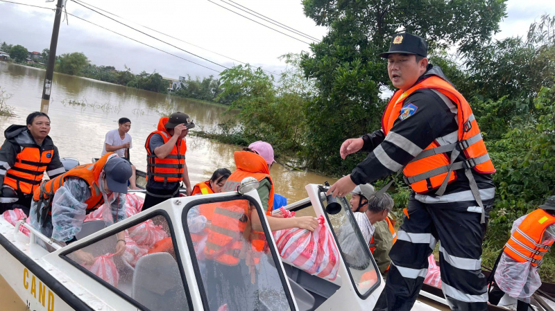 Bệnh viện 199 và Đoàn Cảnh sát đặc nhiệm số 3: Hành trình nhân ái giữa biển nước -2