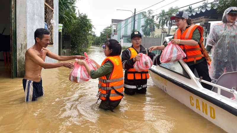 Bệnh viện 199 và Đoàn Cảnh sát đặc nhiệm số 3: Hành trình nhân ái giữa biển nước -0