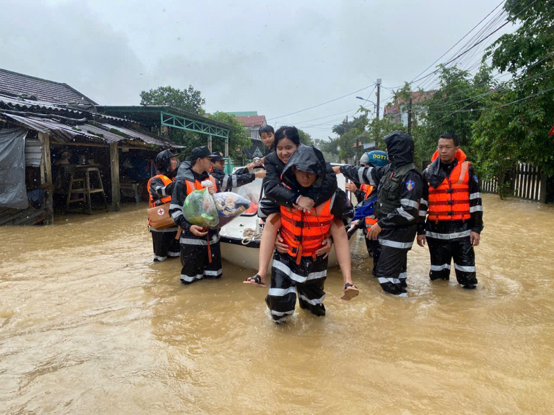 Bệnh viện 199 và Đoàn Cảnh sát đặc nhiệm số 3: Hành trình nhân ái giữa biển nước -1