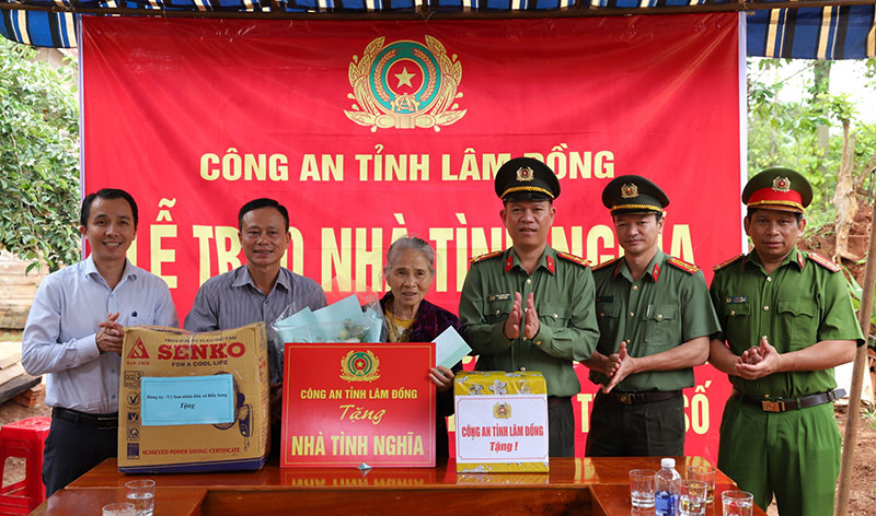 Bàn giao 3 căn nhà đầu tiên trong đợt 2 triển khai công tác xóa nhà tạm ở Lâm Đồng -0