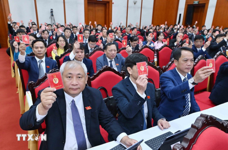 Kết luận của Bộ Chính trị, Ban Bí thư về công tác đại hội đảng bộ trực thuộc TW -0