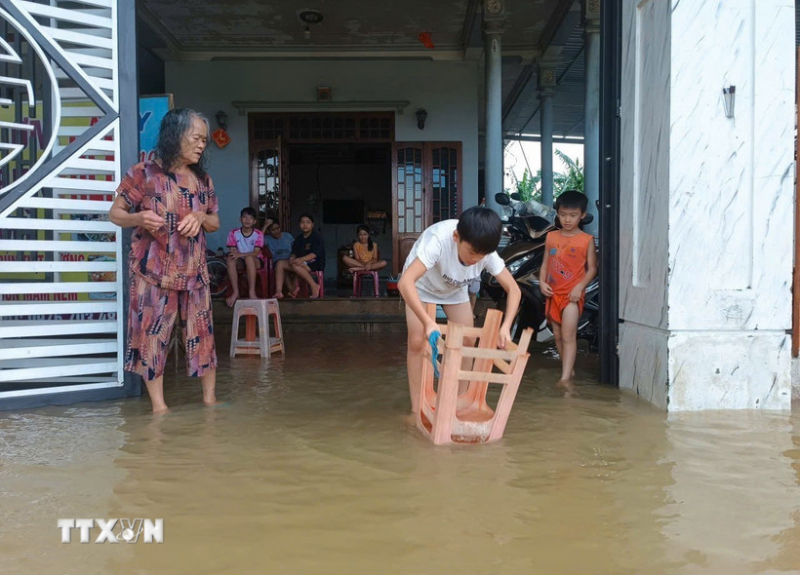 Thủ tướng yêu cầu khẩn cấp hỗ trợ miền Trung khắc phục hậu quả mưa lũ -0