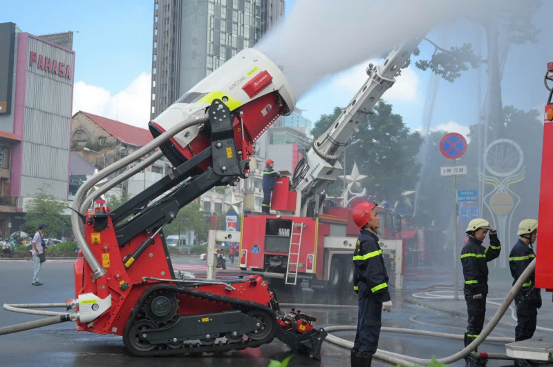 មនុស្សជាង 3,000 នាក់បានចូលរួមក្នុងសមយុទ្ធពន្លត់អគ្គីភ័យ និងជួយសង្គ្រោះនៅអគារ Saigon Center -7។