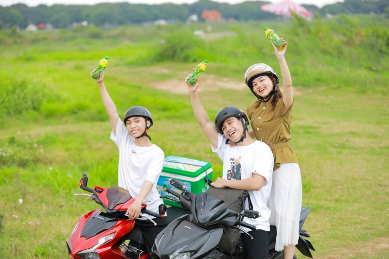 Nhiều bạn trẻ sống chậm, uống trà để thư giãn, giảm stress trước mùa cuối năm -0