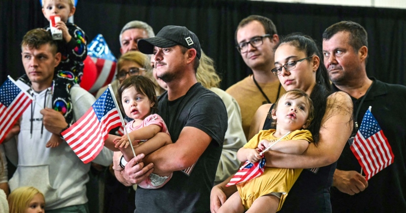 Mỹ đặt mức trần tiếp nhận người tị nạn thấp kỷ lục, ưu tiên người da trắng Nam Phi -0