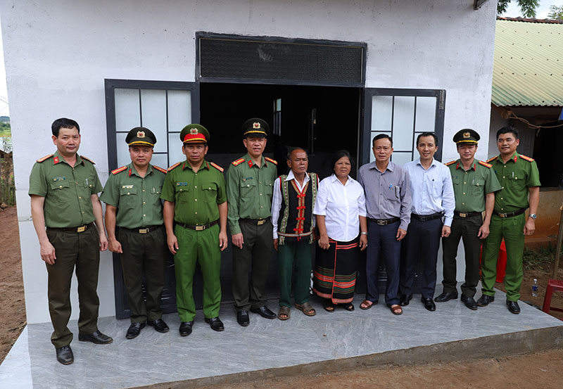 Bàn giao 3 căn nhà đầu tiên trong đợt 2 triển khai công tác xóa nhà tạm ở Lâm Đồng -0
