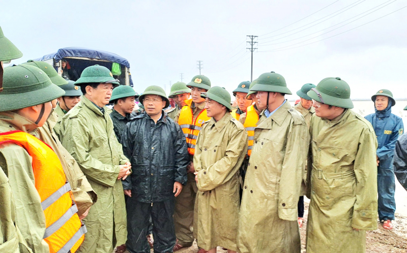 Phó Thủ tướng Mai Văn Chính kiểm tra, chỉ đạo công tác ứng phó mưa lũ tại Hà Tĩnh -0