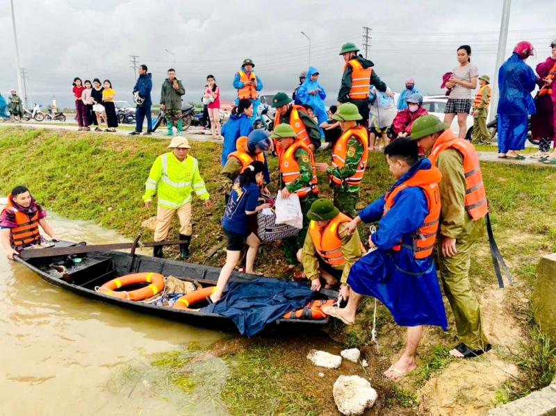 Phó Thủ tướng Mai Văn Chính kiểm tra, chỉ đạo công tác ứng phó mưa lũ tại Hà Tĩnh -0