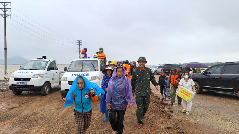 Phó Thủ tướng Mai Văn Chính kiểm tra, chỉ đạo công tác ứng phó mưa lũ tại Hà Tĩnh -0