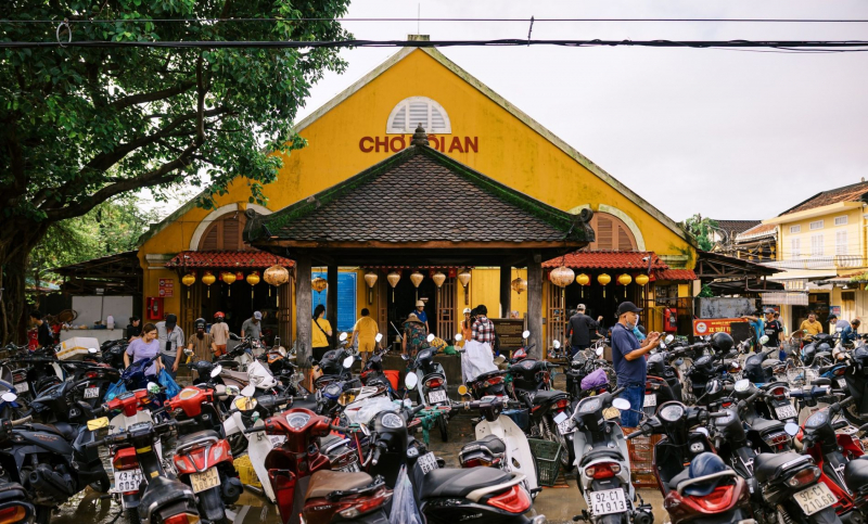 “ที่ไหนน้ำลด เราก้าวต่อไป” – ฮอยอันร่วมใจฟื้นฟูย่านเมืองเก่าหลังน้ำท่วม -3