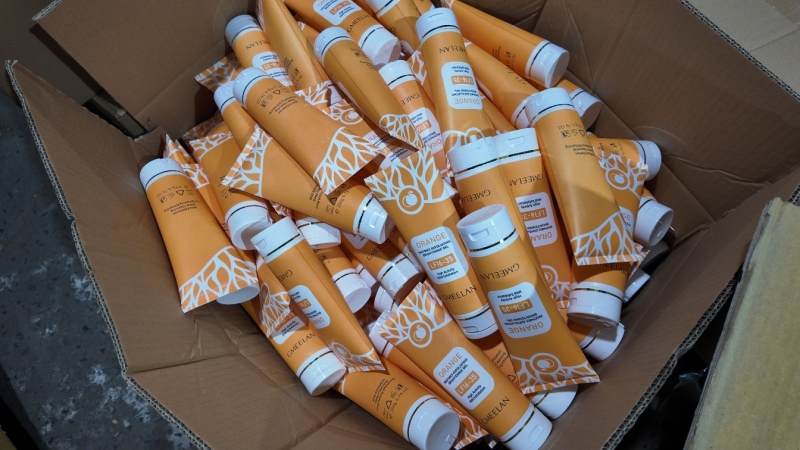 Triệt phá đường dây sản xuất, buôn bán hàng ngàn mỹ phẩm giả quy mô lớn -4