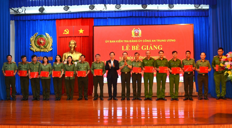 Nâng cao nghiệp vụ kiểm tra, thi hành kỷ luật Đảng trong CAND -0