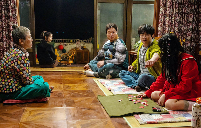 “my daughter is a zombie” (“zombie cung c%3fa ba”) là phim hàn an khách nh%3ft th%3f tru%3fng n%3fi d%3fa nhung doanh thu v%3fn gi%3fm sút.jpg -1