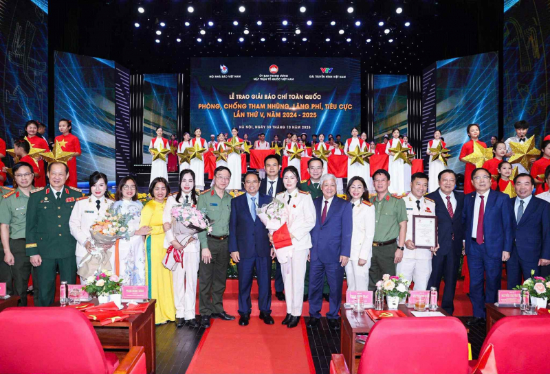 Tôn vinh các nhà báo dũng cảm vì sự thật -0