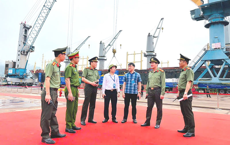 Giữ bình yên để “trái tim kinh tế” Vũng Áng phát triển -0
