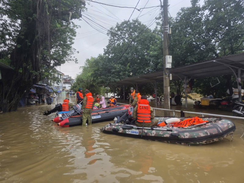 Lợi dụng cứu trợ lũ lụt để phát hàng hết hạn, quảng cáo cờ bạc; xử lý hành vi nâng giá mùa lụt -0