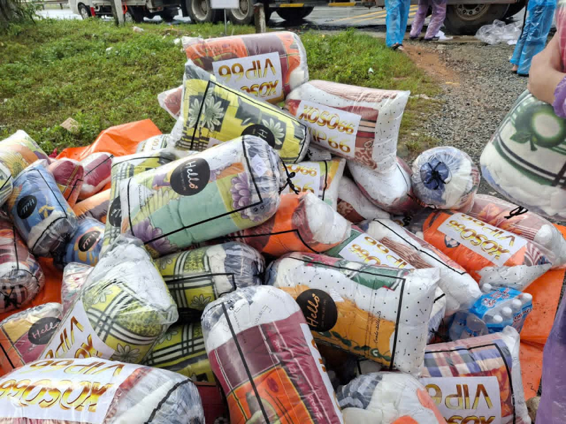 Lợi dụng cứu trợ lũ lụt để phát hàng hết hạn, quảng cáo cờ bạc; xử lý hành vi nâng giá mùa lụt -0