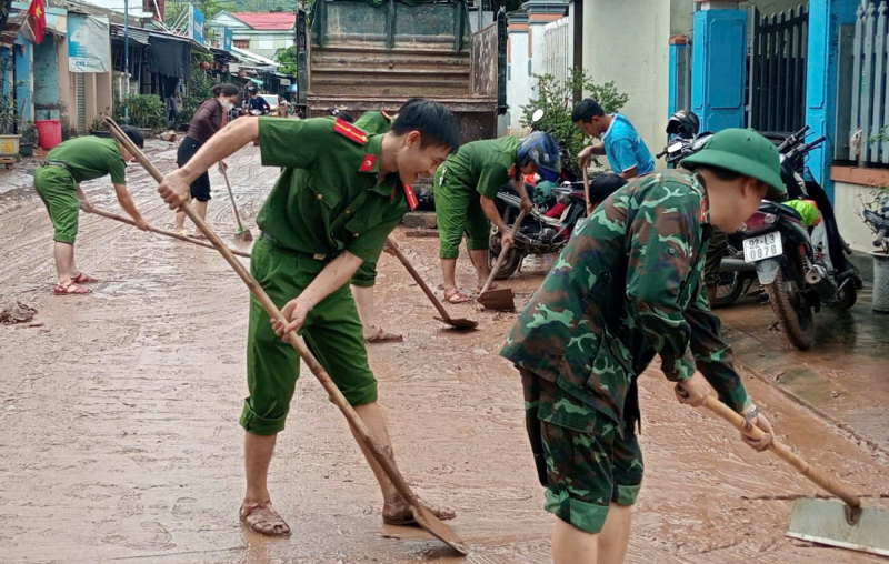 Khẳng định vai trò của lực lượng Công an trong ứng phó cơn “đại hồng thủy” -0