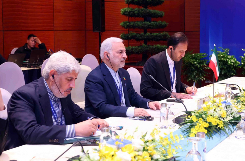 Iranian Deputy Foreign Minister pays courtesy call on Minister Luong Tam Quang -0