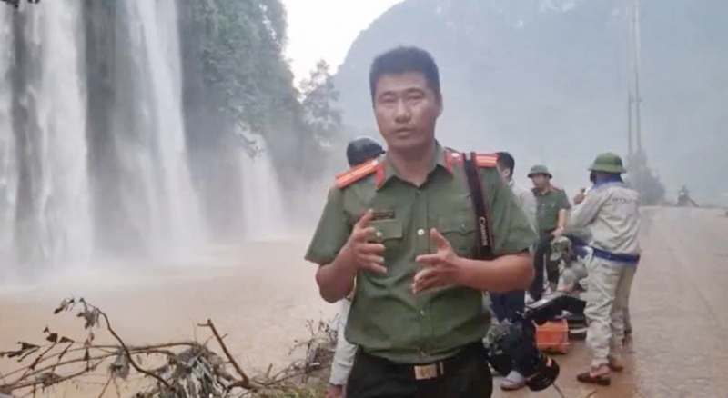 Những phóng viên, chiến sĩ xung kích, tác nghiệp giữa rốn lũ, tâm bão -0