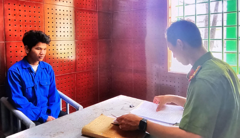 Mang 6 tiền án trên người vẫn đi trộm xe máy  -0